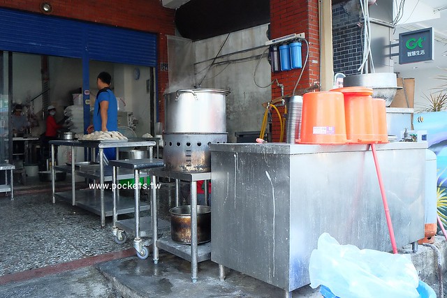 彰化美食｜阿三肉圓．彰化肉圓節雙料冠軍，包著干貝的酥皮肉圓 @飛天璇的口袋