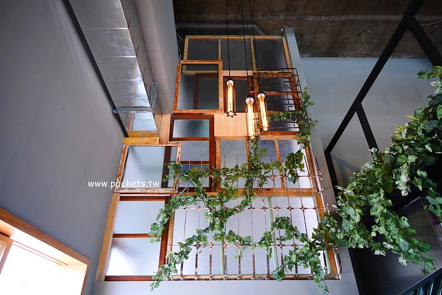 下町咖啡屋┃台中南屯美食：以貓頭鷹為主題的日式咖啡館，轉角遇見都市中的綠色森林，餐點以輕食甜點下午茶為主 @飛天璇的口袋