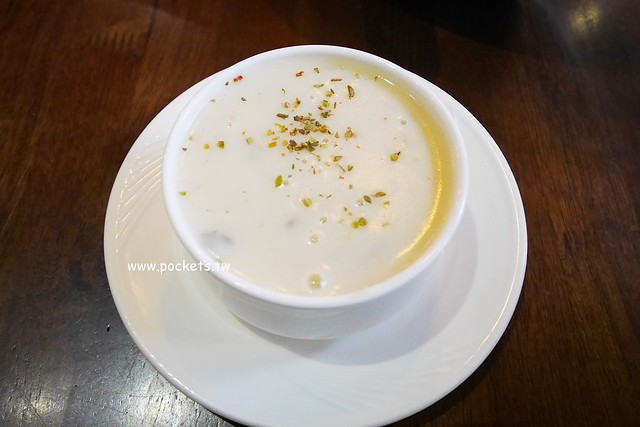 樂丘廚房 LEO CHIU┃台中東海美食：東海商圈超人氣義式餐廳，餐點平價好吃CP值高，下午茶舒芙蕾讓我吃完很驚艷 @飛天璇的口袋