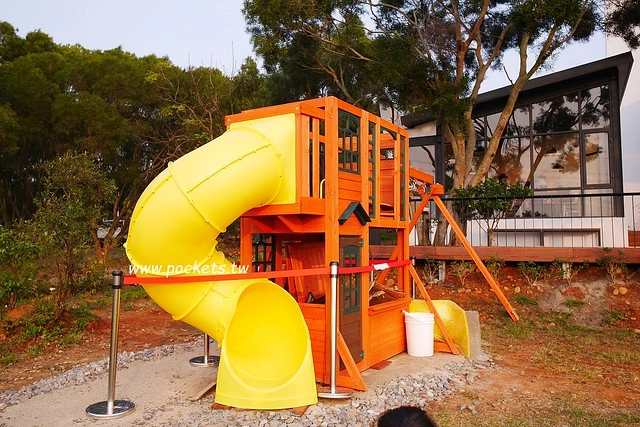 台中龍井｜綠朵休閒農場｜台中龍井純白色鋼琴外觀建築，可以同時觀賞日落和夜景，台中打卡景觀餐廳 @飛天璇的口袋