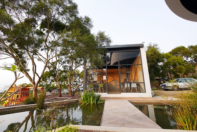 台中龍井｜綠朵休閒農場｜台中龍井純白色鋼琴外觀建築，可以同時觀賞日落和夜景，台中打卡景觀餐廳 @飛天璇的口袋