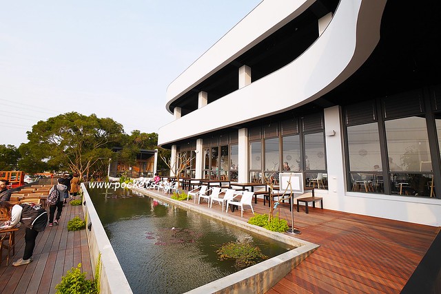 台中龍井｜綠朵休閒農場｜台中龍井純白色鋼琴外觀建築，可以同時觀賞日落和夜景，台中打卡景觀餐廳 @飛天璇的口袋