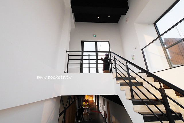 台中龍井｜綠朵休閒農場｜台中龍井純白色鋼琴外觀建築，可以同時觀賞日落和夜景，台中打卡景觀餐廳 @飛天璇的口袋