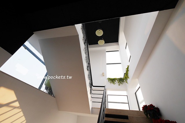 台中龍井｜綠朵休閒農場｜台中龍井純白色鋼琴外觀建築，可以同時觀賞日落和夜景，台中打卡景觀餐廳 @飛天璇的口袋