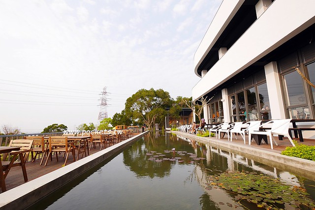 台中龍井｜綠朵休閒農場｜台中龍井純白色鋼琴外觀建築，可以同時觀賞日落和夜景，台中打卡景觀餐廳 @飛天璇的口袋