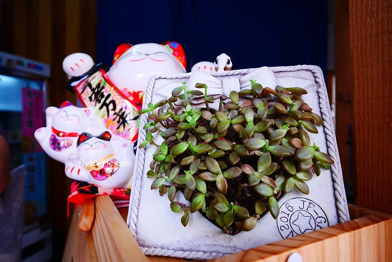 台中北屯｜小屋子飯丸，日式木造建築外觀超吸睛，多種口味的古早味飯糰 @飛天璇的口袋