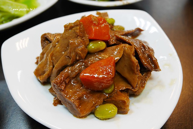 劉家酸菜白肉鍋：高雄超人氣連鎖火鍋店進駐台中，下午時段火鍋只要半價，鄰近南屯IKEA和向上花市 @飛天璇的口袋