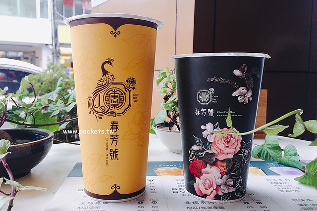 春芳號┃台中中區美食：很復古風的手搖飲料店，杯子還有假日限定款式，飲料真材實料又好喝 @飛天璇的口袋