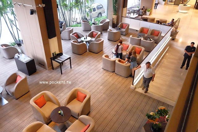 泰國曼谷｜曼谷雅高美居大酒店 Grand Mercure Bangkok Fortune｜MRT捷運站步行3分鐘，Tesco步行5分鐘、對面是Central Plaza百貨 @飛天璇的口袋