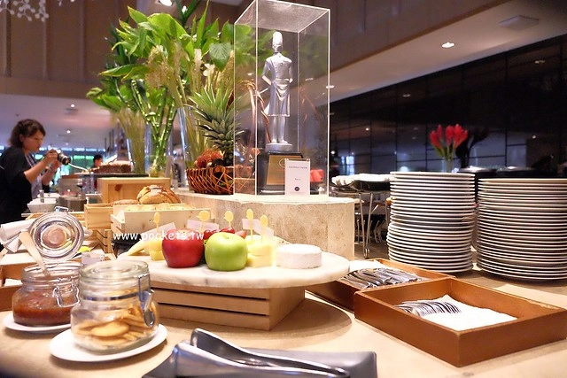 泰國曼谷｜曼谷雅高美居大酒店 Grand Mercure Bangkok Fortune｜MRT捷運站步行3分鐘，Tesco步行5分鐘、對面是Central Plaza百貨 @飛天璇的口袋