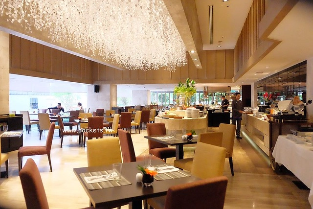 泰國曼谷｜曼谷雅高美居大酒店 Grand Mercure Bangkok Fortune｜MRT捷運站步行3分鐘，Tesco步行5分鐘、對面是Central Plaza百貨 @飛天璇的口袋