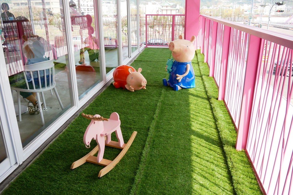 大坑情人橋全家便利商店┃台中旅遊：充滿粉紅色浪漫風情的新IG打卡聖地~粉紅盪秋千、旋轉木馬、網美拍照牆、可愛佩佩豬 @飛天璇的口袋