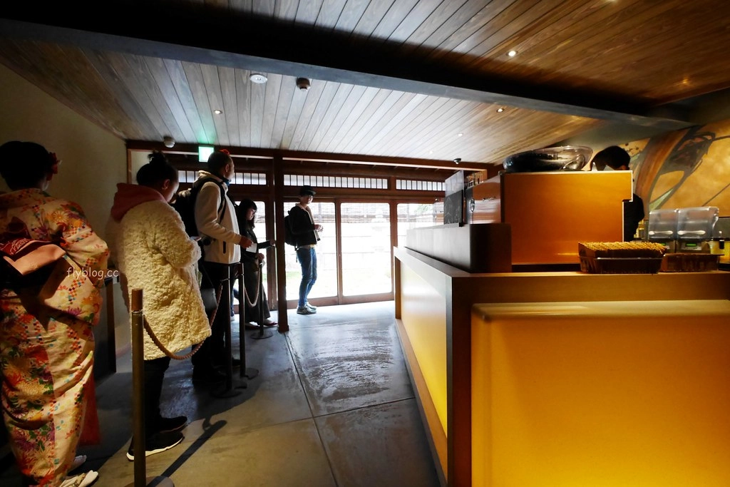 日本京都｜二年坂星巴克．全球唯一有榻榻米座椅的星巴克，京都二年坂ヤサカ茶屋店 @飛天璇的口袋