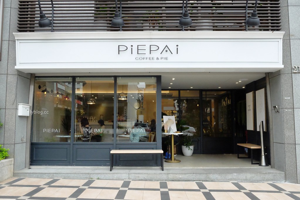 PIEPAI Cafe┃桃園美食：超夢幻網美咖啡館，桃園IG打卡名店，甜點夢幻又好拍，寵物友善餐廳 @飛天璇的口袋