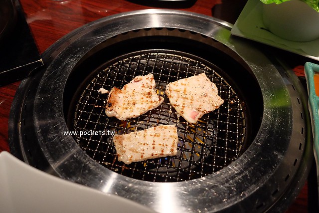 日本沖繩｜敘敘苑燒肉｜日本超人氣燒肉店，和牛質感一等一沒話說，但是價格也是一等一的，推薦商業午餐比較划算 @飛天璇的口袋