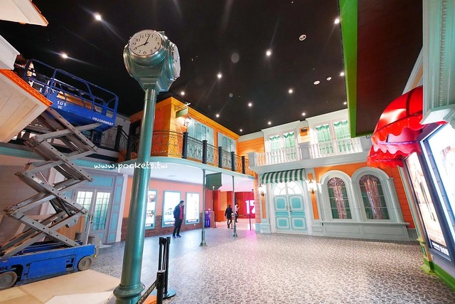 台中秀泰廣場站前店｜東區最潮藝術娛樂打卡新地標，結合美食、電影、購物、展覽和petite &eacute;tude小書房 @飛天璇的口袋