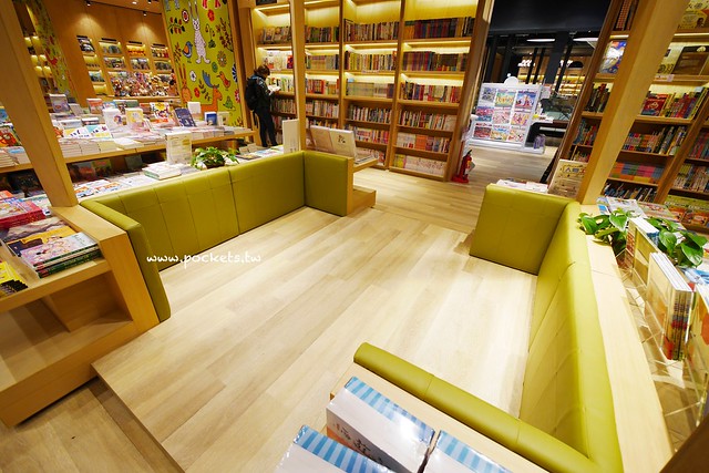 台中秀泰廣場站前店｜東區最潮藝術娛樂打卡新地標，結合美食、電影、購物、展覽和petite &eacute;tude小書房 @飛天璇的口袋