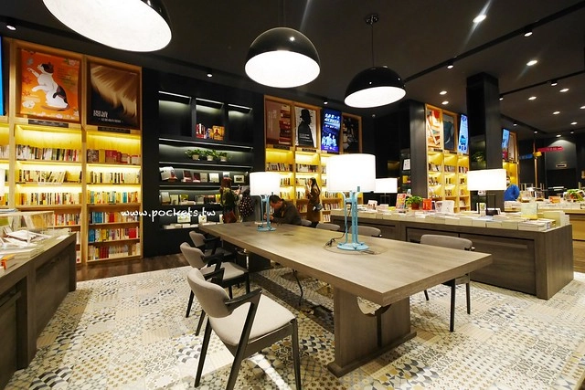 台中秀泰廣場站前店｜東區最潮藝術娛樂打卡新地標，結合美食、電影、購物、展覽和petite &eacute;tude小書房 @飛天璇的口袋