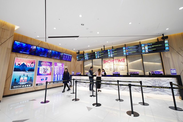 台中秀泰廣場站前店｜東區最潮藝術娛樂打卡新地標，結合美食、電影、購物、展覽和petite &eacute;tude小書房 @飛天璇的口袋