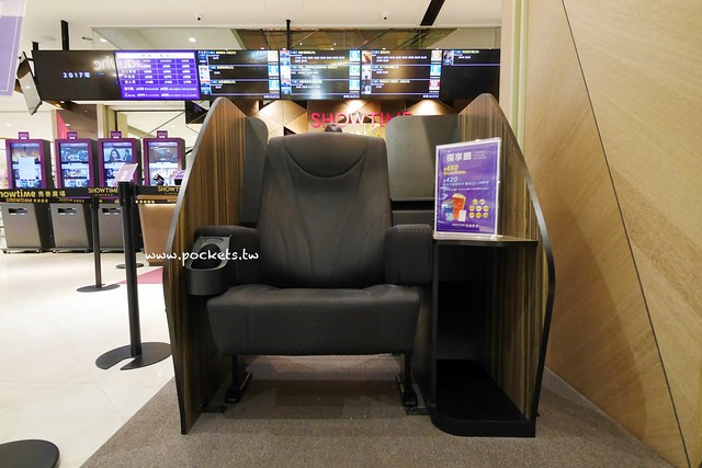 台中秀泰廣場站前店｜東區最潮藝術娛樂打卡新地標，結合美食、電影、購物、展覽和petite &eacute;tude小書房 @飛天璇的口袋