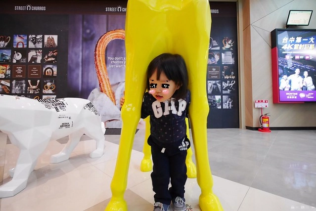 台中秀泰廣場站前店｜東區最潮藝術娛樂打卡新地標，結合美食、電影、購物、展覽和petite &eacute;tude小書房 @飛天璇的口袋