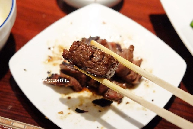 日本沖繩｜敘敘苑燒肉｜日本超人氣燒肉店，和牛質感一等一沒話說，但是價格也是一等一的，推薦商業午餐比較划算 @飛天璇的口袋