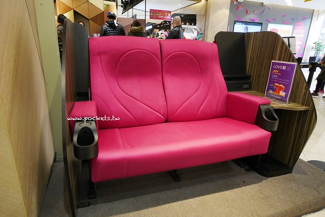 台中秀泰廣場站前店｜東區最潮藝術娛樂打卡新地標，結合美食、電影、購物、展覽和petite &eacute;tude小書房 @飛天璇的口袋