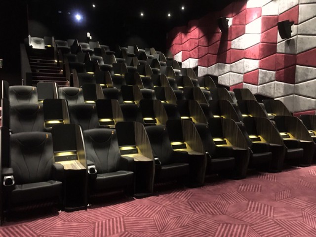 台中秀泰廣場站前店｜東區最潮藝術娛樂打卡新地標，結合美食、電影、購物、展覽和petite &eacute;tude小書房 @飛天璇的口袋