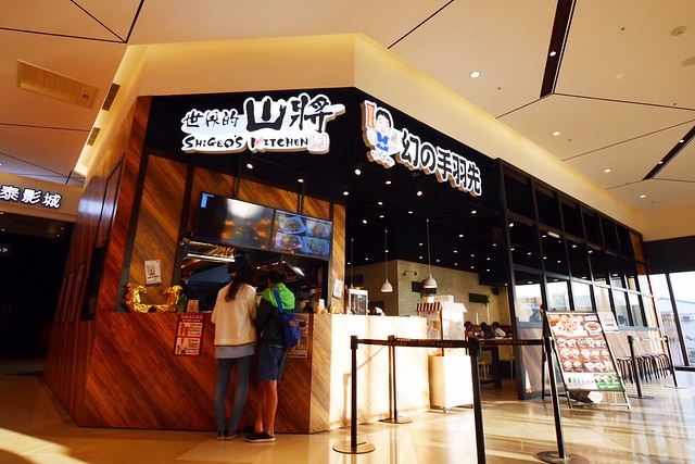 台中秀泰廣場站前店｜東區最潮藝術娛樂打卡新地標，結合美食、電影、購物、展覽和petite &eacute;tude小書房 @飛天璇的口袋