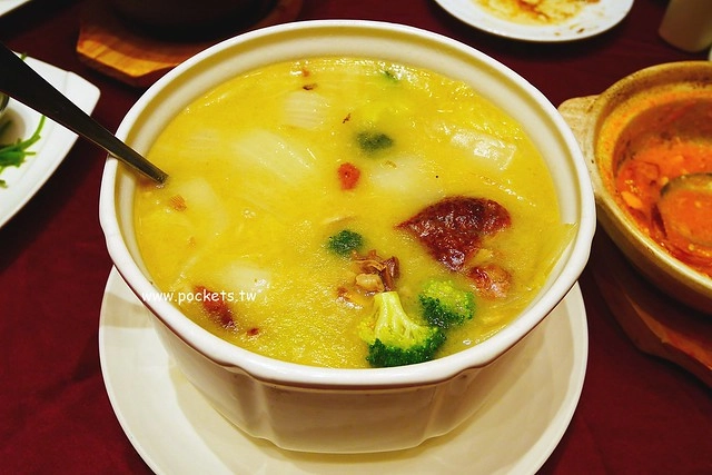 宜蘭礁溪｜蘭城晶英紅樓烤鴨，榮獲台灣十大烤鴨第一名，櫻桃霸王鴨一鴨五吃皮酥肉嫩 @飛天璇的口袋