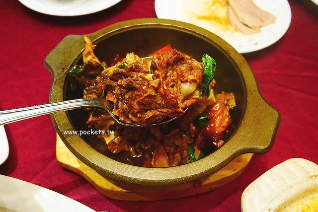 宜蘭礁溪｜蘭城晶英紅樓烤鴨，榮獲台灣十大烤鴨第一名，櫻桃霸王鴨一鴨五吃皮酥肉嫩 @飛天璇的口袋