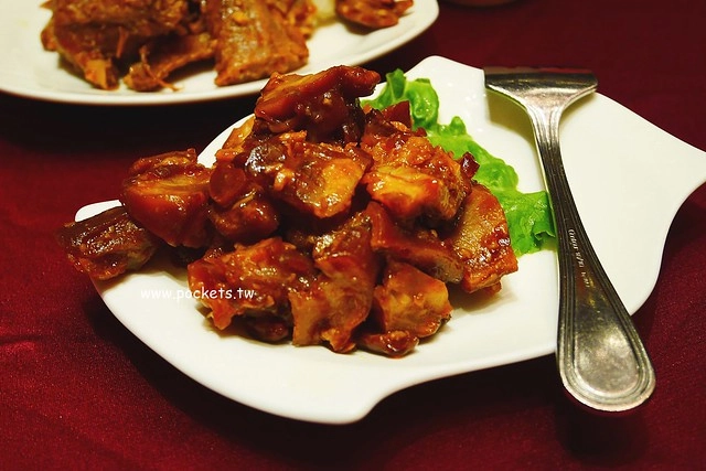 宜蘭礁溪｜蘭城晶英紅樓烤鴨，榮獲台灣十大烤鴨第一名，櫻桃霸王鴨一鴨五吃皮酥肉嫩 @飛天璇的口袋