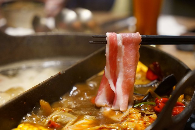 牧沐苑精緻麻辣火鍋┃台中西屯美食：麻辣火鍋中的精品店，美國Prime牛肉、澳洲M9和牛、各式生猛海鮮、專業吃法壽喜燒新上市！ @飛天璇的口袋