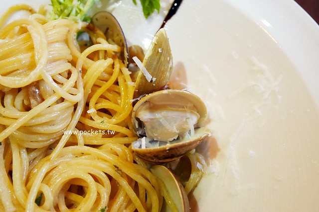 樂丘廚房 LEO CHIU┃台中東海美食：東海商圈超人氣義式餐廳，餐點平價好吃CP值高，下午茶舒芙蕾讓我吃完很驚艷 @飛天璇的口袋