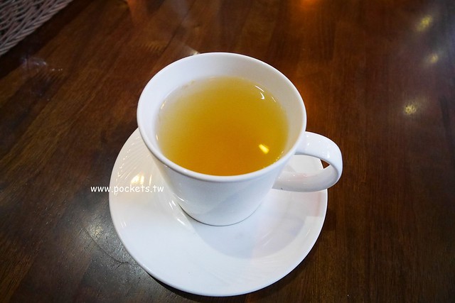 樂丘廚房 LEO CHIU┃台中東海美食：東海商圈超人氣義式餐廳，餐點平價好吃CP值高，下午茶舒芙蕾讓我吃完很驚艷 @飛天璇的口袋