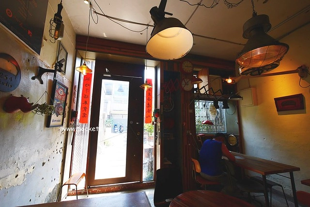 做作米食寓┃台中西區美食：有滿滿收藏品的藝文空間，賣著充滿溫度的米食料理，鄰近向上市場和家湯溫度 @飛天璇的口袋