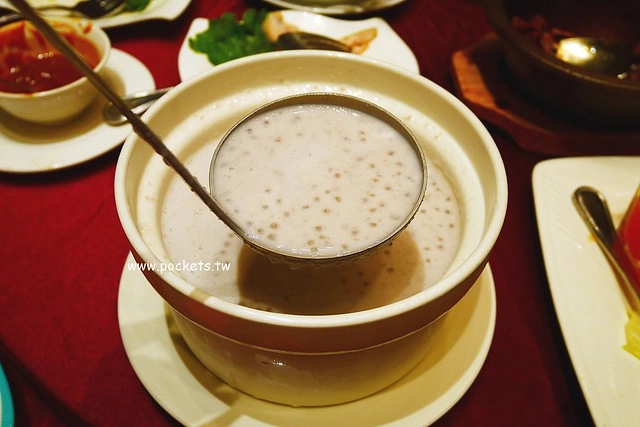 宜蘭礁溪｜蘭城晶英紅樓烤鴨，榮獲台灣十大烤鴨第一名，櫻桃霸王鴨一鴨五吃皮酥肉嫩 @飛天璇的口袋