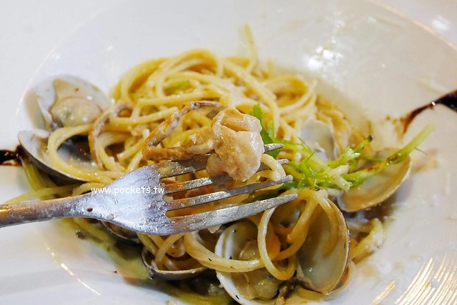 樂丘廚房 LEO CHIU┃台中東海美食：東海商圈超人氣義式餐廳，餐點平價好吃CP值高，下午茶舒芙蕾讓我吃完很驚艷 @飛天璇的口袋