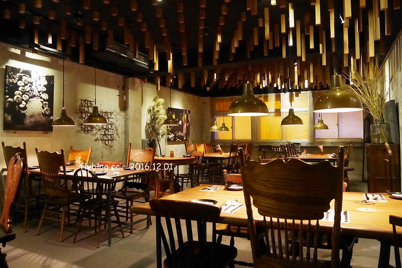 行冊 walkingbook｜大稻埕老屋新生命，融入台灣在地食材的地中海料理，集合客廳、餐廳和書房的設計新概念 @飛天璇的口袋