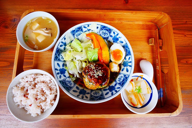 里海咖啡｜魚是現殺的、飯是現煮的、茶是現泡的，來到礁溪就是要吃新鮮漁貨，再品嚐美味咖啡 @飛天璇的口袋