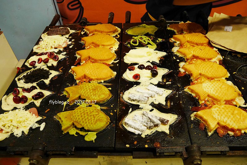 膨風伯鯛魚燒┃台中北區美食：進德路上超人氣的雕魚燒攤，有很多隱藏版的口味可以選擇，小小一個雕魚燒卻是大大的幸福 @飛天璇的口袋