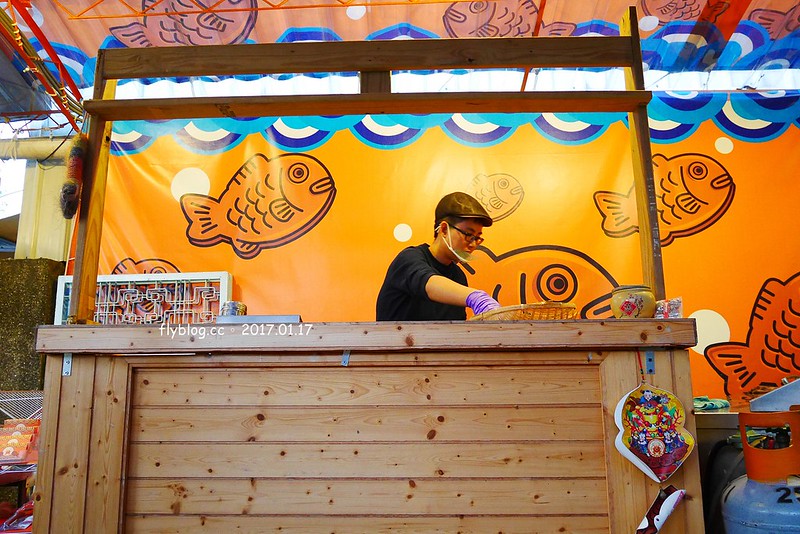 膨風伯鯛魚燒┃台中北區美食：進德路上超人氣的雕魚燒攤，有很多隱藏版的口味可以選擇，小小一個雕魚燒卻是大大的幸福 @飛天璇的口袋