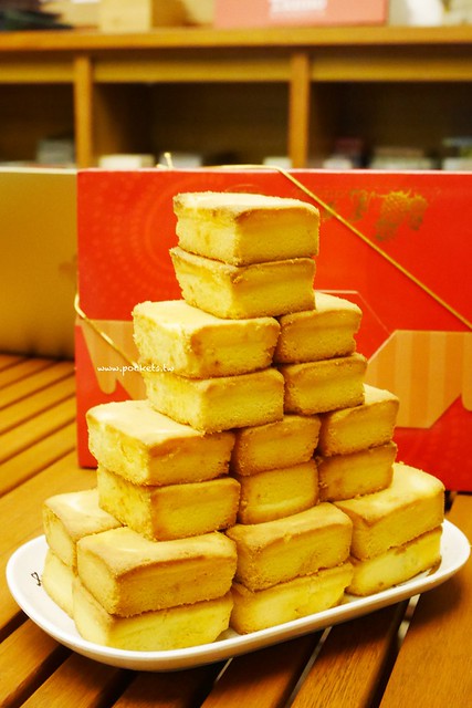 小潘鳳梨酥｜聞名全台的鳳梨酥，好吃順口又便宜，節慶要排隊才買的到哦！ @飛天璇的口袋