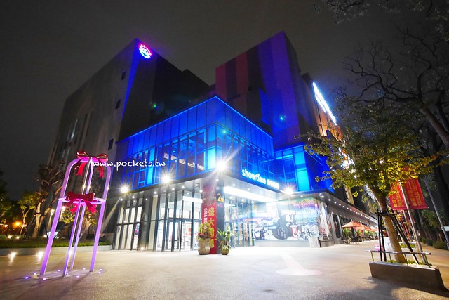 台中秀泰廣場站前店｜東區最潮藝術娛樂打卡新地標，結合美食、電影、購物、展覽和petite &eacute;tude小書房 @飛天璇的口袋