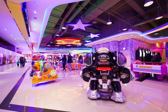 台中秀泰廣場站前店｜東區最潮藝術娛樂打卡新地標，結合美食、電影、購物、展覽和petite &eacute;tude小書房 @飛天璇的口袋