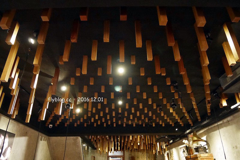 行冊 walkingbook｜大稻埕老屋新生命，融入台灣在地食材的地中海料理，集合客廳、餐廳和書房的設計新概念 @飛天璇的口袋