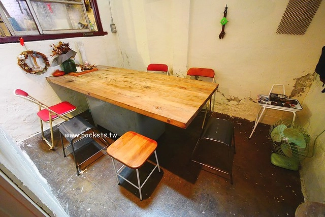 做作米食寓┃台中西區美食：有滿滿收藏品的藝文空間，賣著充滿溫度的米食料理，鄰近向上市場和家湯溫度 @飛天璇的口袋