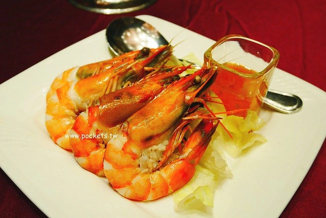 宜蘭礁溪｜蘭城晶英紅樓烤鴨，榮獲台灣十大烤鴨第一名，櫻桃霸王鴨一鴨五吃皮酥肉嫩 @飛天璇的口袋