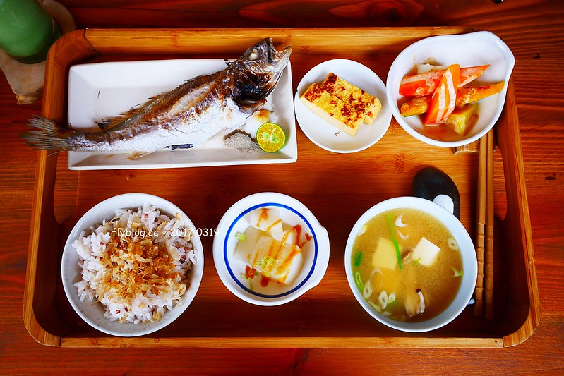 里海咖啡｜魚是現殺的、飯是現煮的、茶是現泡的，來到礁溪就是要吃新鮮漁貨，再品嚐美味咖啡 @飛天璇的口袋