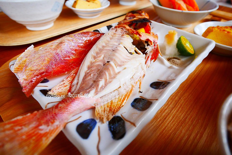 里海咖啡｜魚是現殺的、飯是現煮的、茶是現泡的，來到礁溪就是要吃新鮮漁貨，再品嚐美味咖啡 @飛天璇的口袋